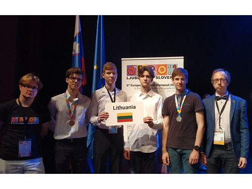 Tarptautinėje mokinių fizikos olimpiadoje Lietuvos komanda iškovojo sidabro ir bronzos medalius