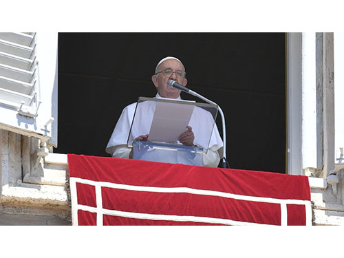 Popiežius sekmadienio vidudienį: tikėjimas – ne lopšinė, bet ugnis