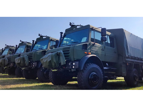 Lietuva papildomai perka pusšimtį Mercedes-Benz „Unimog“ U5000 sunkvežimių